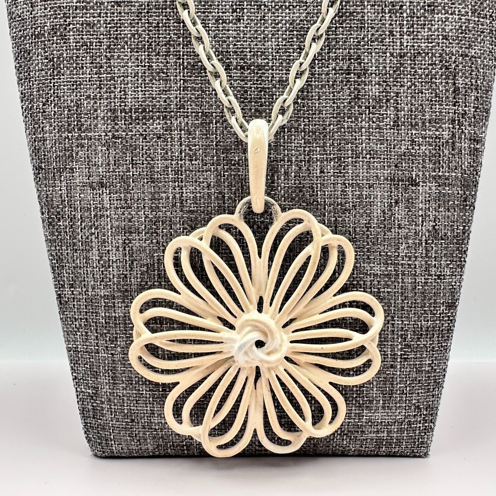 Vintage 80s Cream Enamel Floral Pendant Necklace - Retro Women's Jewelry